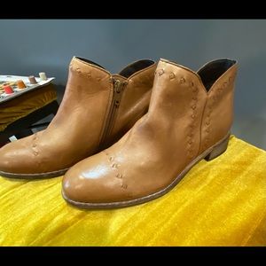 Sketchers Memory Foam leather booties!